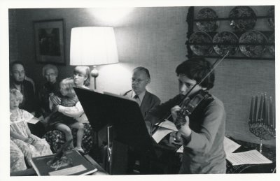 'Opspeelavond' in Hilversum bij Coosje Wijzenbeek , 1971