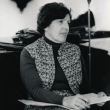 Davina van Wely luistert intens