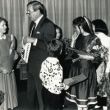 Z. K. H. Prins Claus der Nederlanden met finalisten van de Iordens Viooldagen, januari 1988