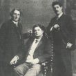 In het midden zittend Eugene Ysa&yuml;e, rechts van hem Fritz Kreisler