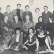 Vioolweek Queekhoven: Zittend v.l.n.r. Tan Crone, Krebbers, harpiste Phia Berghout met hond, Olof.
