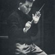 Dirigent Peter Er&ouml;s (geb. 1932) repeteert met het orkest