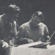 Dirigent Eduard van Beinum in conversatie met vioolsolist Yehudi Menuhin