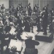 Violist Nathan Milstein repeteert met het orkest o.l.v. Eugene Ormandy