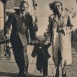 1950: Echtpaar Herman en Ans Krebbers-Torlau met zoontje Oscar. Foto in De Spiegel