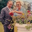 1965: Krebbers met zijn vrouw in de tuin