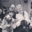 v.l.n.r. Hebe Mensinga, Saskia Viersen, Coosje Wijzenbeek. Achter hen: Herman Kreebbers