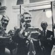 Zangeres Elisabeth Schwartzkopf (1915-2006) wordt na een concert toegejuigd door het publiek