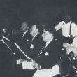 Op de voorgrond Eduard van Beijnum, daarnaast Willem Mengelberg. Operarepetitie Stadsschouwburg